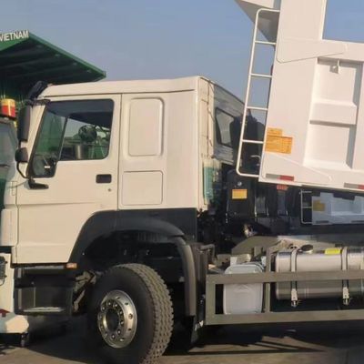 खरीदें 10 पहियों क्षमता 25-30 टन HOWO 6X4 डंप ट्रक ईंधन टैंकर 300L 5600X2300X1500 टायर 7.00r16 6+1 स्पेयर टायर अनुकूलन योग्य बाएं और दाएं ड्राइविंग online manufacture