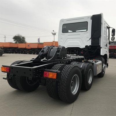 खरीदें Zf Steering Shacman Tractor Truck with 10 Tires for Heavy Load Capacity and Smooth Wheel Steering online manufacture