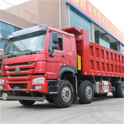 अच्छी कीमत होवो 8x4 300L टैंक डंप ट्रक 380 एचपी और यूरो II उत्सर्जन मानक इंजन मॉडल Wd615 के साथ।47 ऑनलाइन