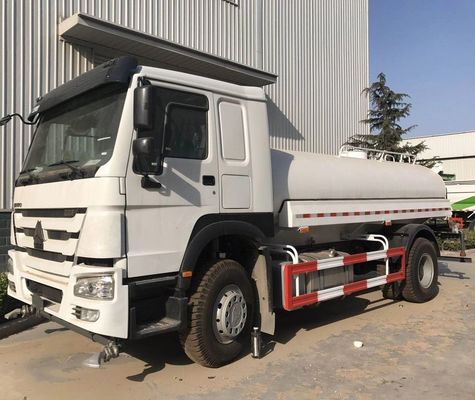 अच्छी कीमत SINOTRUCK 4X2 5CBM पानी विशेष वाहन ट्रक मैनुअल ट्रांसमिशन प्रकार 10 टन नामित भार ऑनलाइन